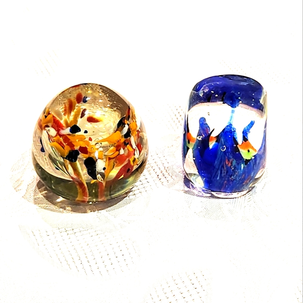 2 fish paper weight